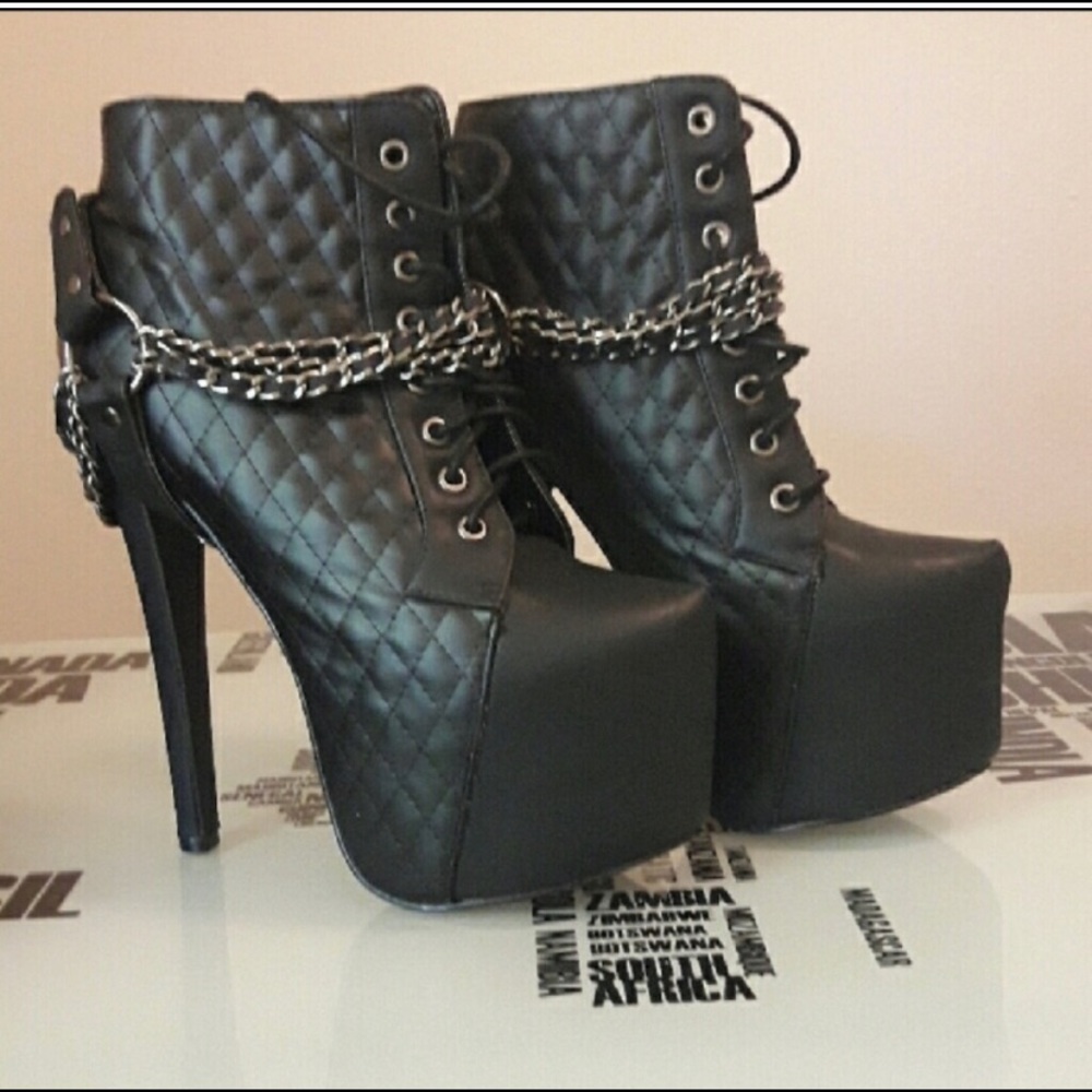 Super sexy Black chain platform booties size 8